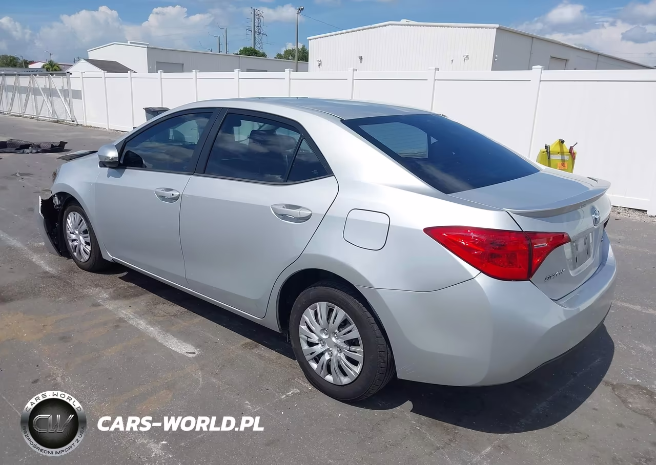 2018 Toyota Corolla Se VIN:5YFBURHE9JP812616 - 3