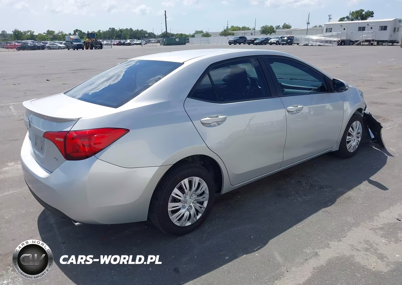 2018 Toyota Corolla Se VIN:5YFBURHE9JP812616 - 4