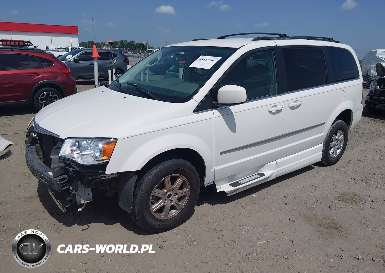 2010 Chrysler Town & Country Touring VIN:2A4RR5D17AR305560 - 2