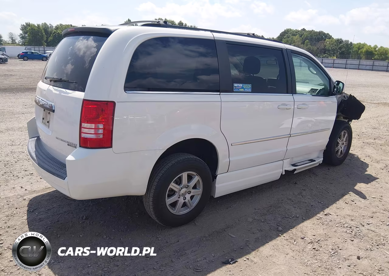 2010 Chrysler Town & Country Touring VIN:2A4RR5D17AR305560 - 4