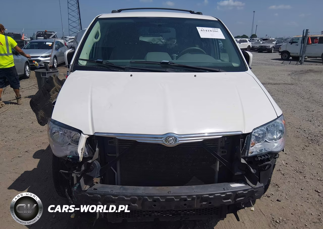 2010 Chrysler Town & Country Touring VIN:2A4RR5D17AR305560 - 6