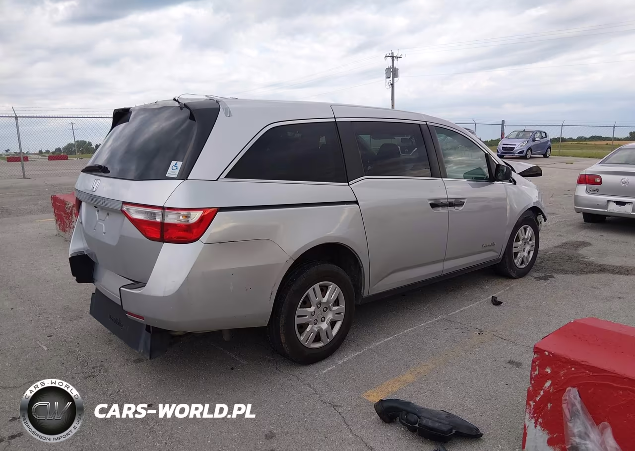 2013 Honda Odyssey Lx VIN:5FNRL5H28DB055658 - 4