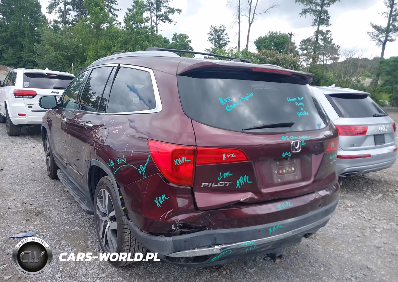 2016 Honda Pilot Touring VIN:5FNYF5H98GB005718 - 3