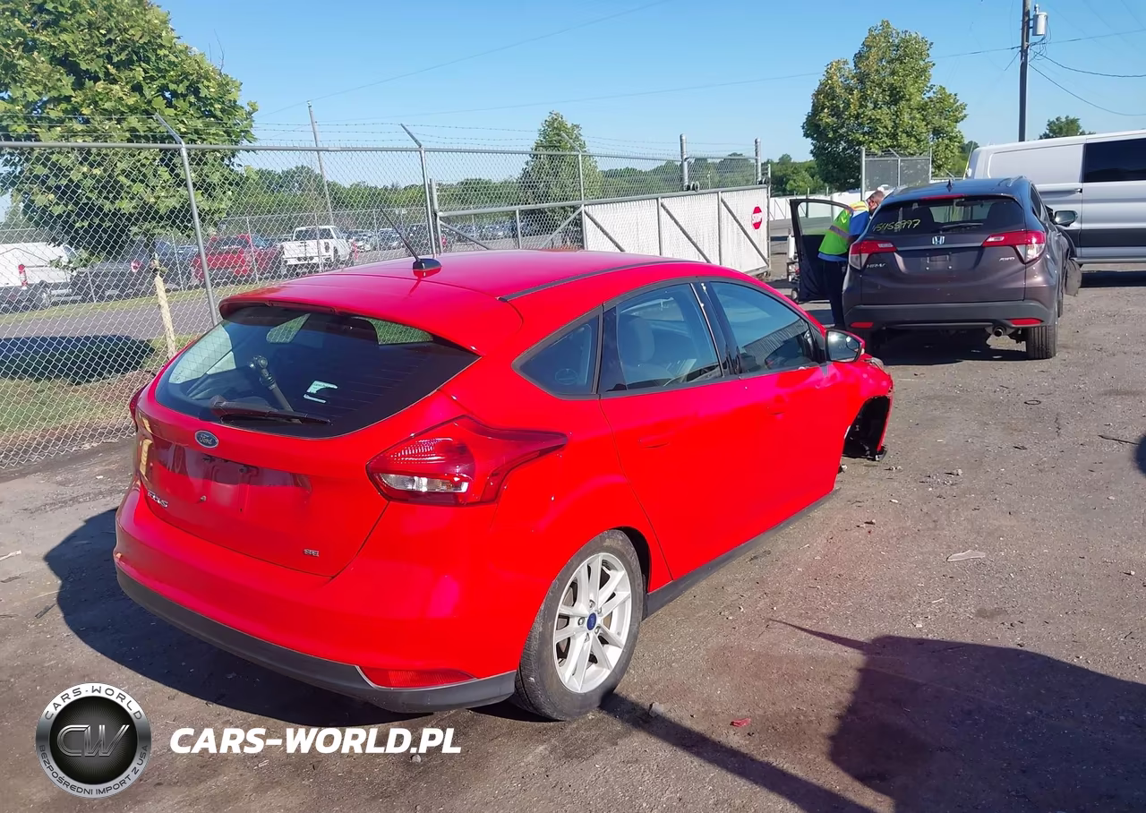 2017 Ford Focus Se VIN:1FADP3K26HL306004 - 4