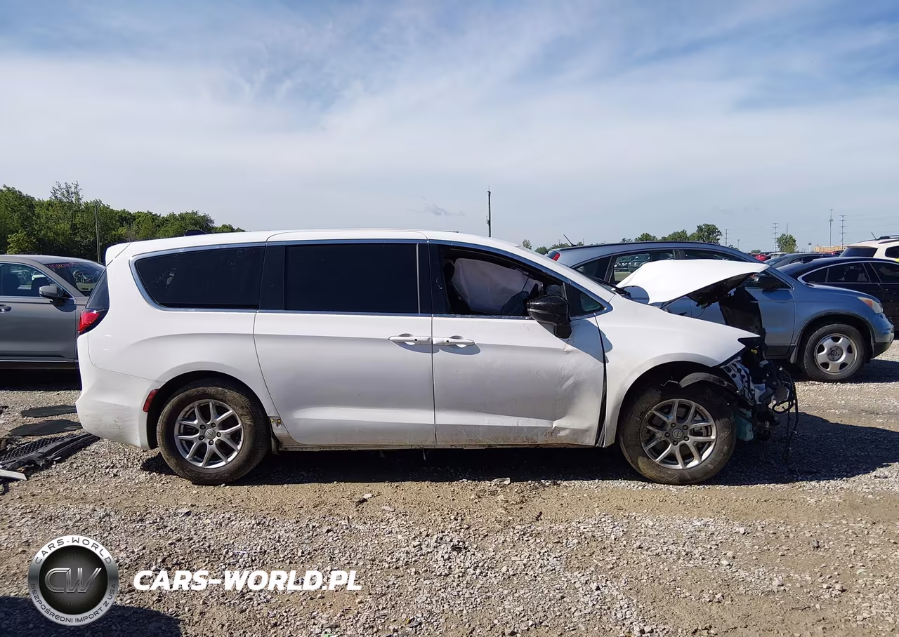 2025 Chrysler Pacifica Select VIN:2C4RC1BG2SR577071 - 13