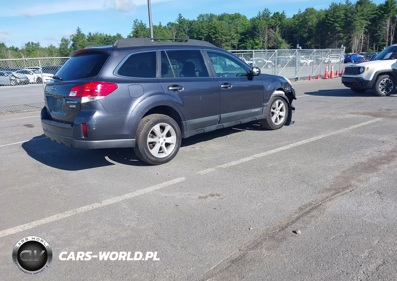 2013 Subaru Outback 2.5I Premium VIN:4S4BRBCC0D3304560 - 4