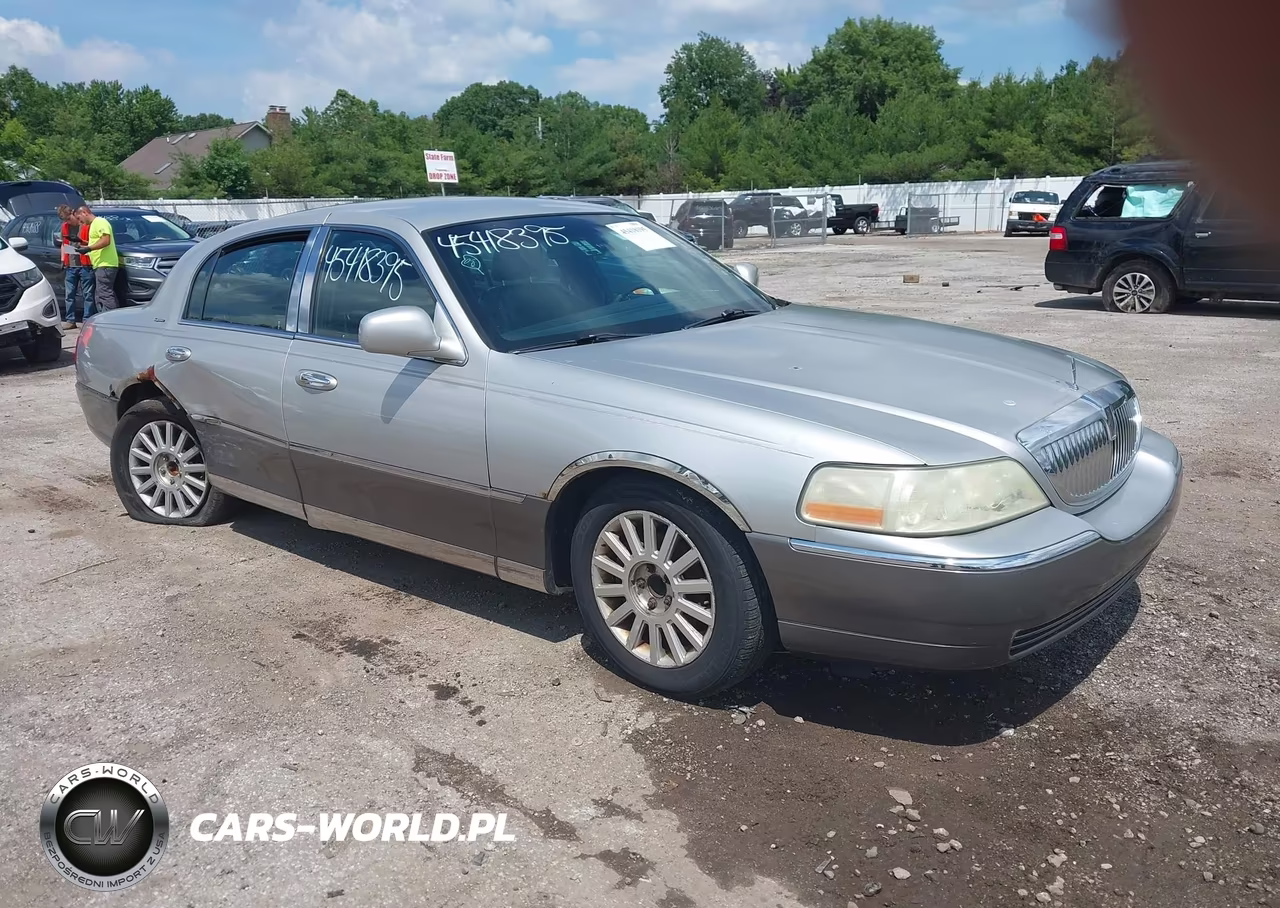 2003 Lincoln Town Car Signature