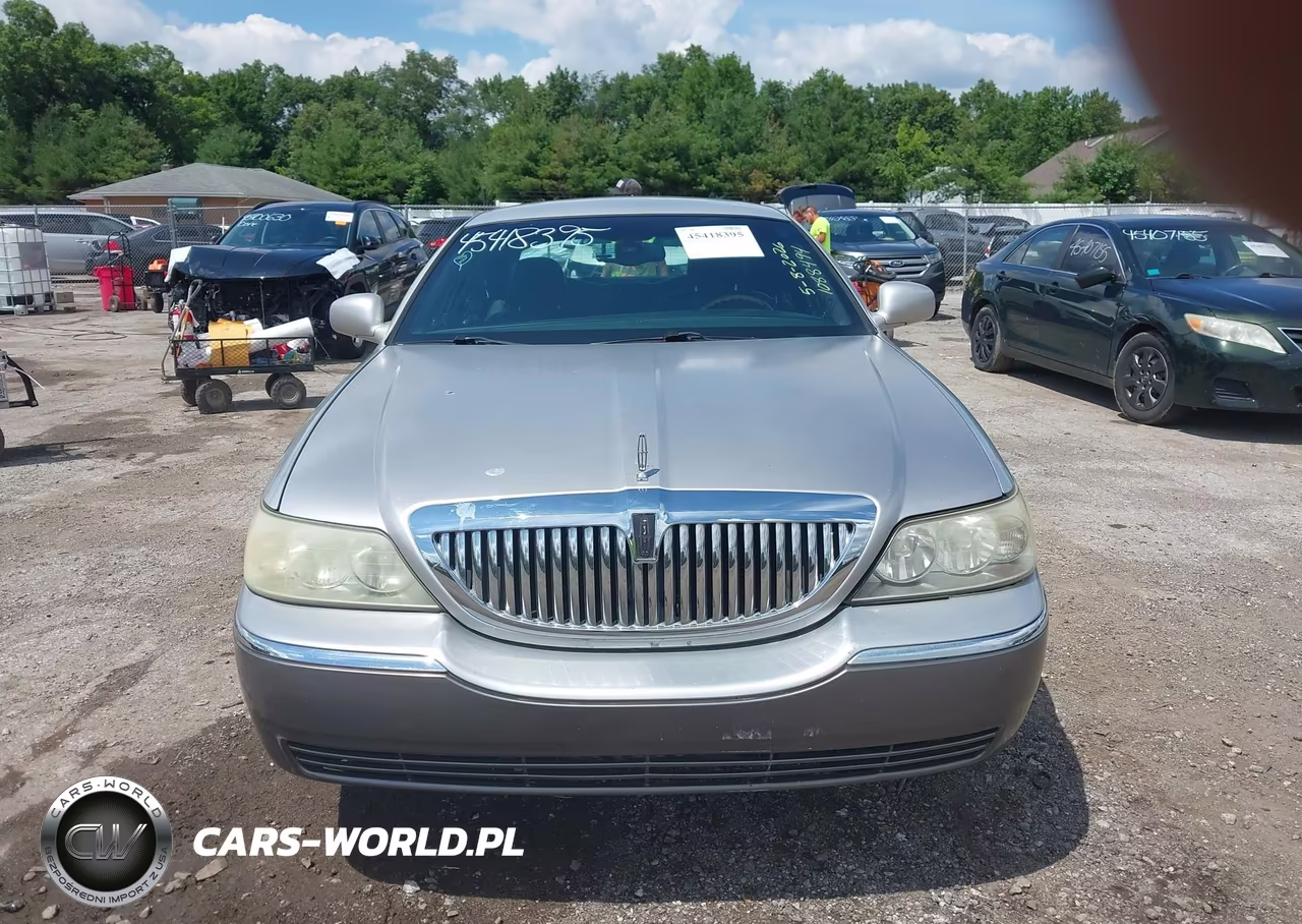 2003 Lincoln Town Car Signature VIN:1LNHM82W23Y642745 - 12