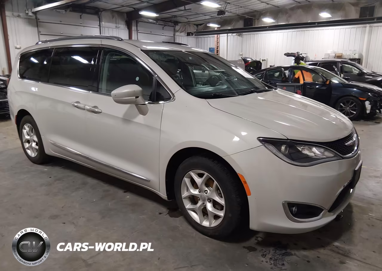 2017 Chrysler Pacifica Touring-L Plus – zdjęcie 1 z 17
