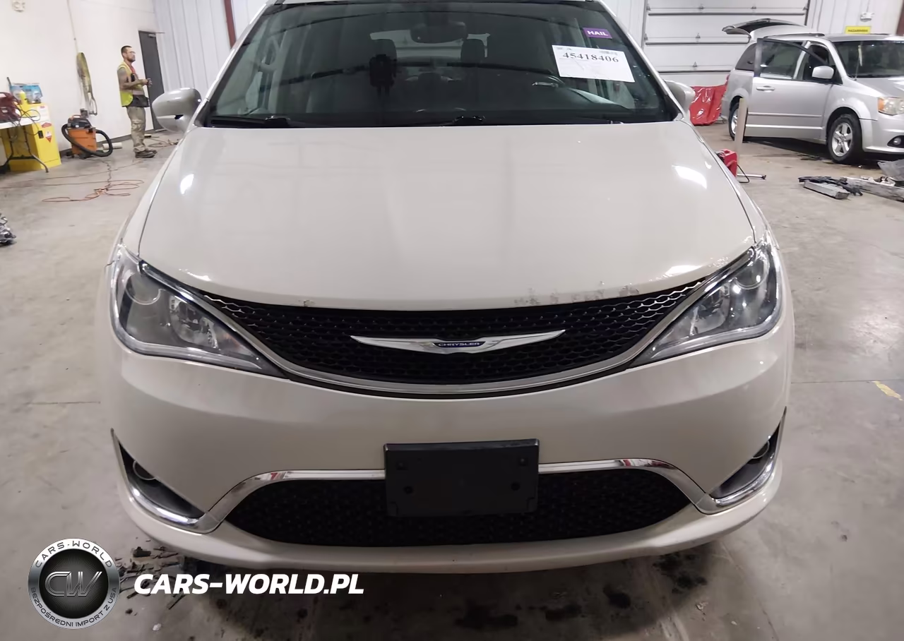 2017 Chrysler Pacifica Touring-L Plus VIN:2C4RC1EG3HR585569 - 12