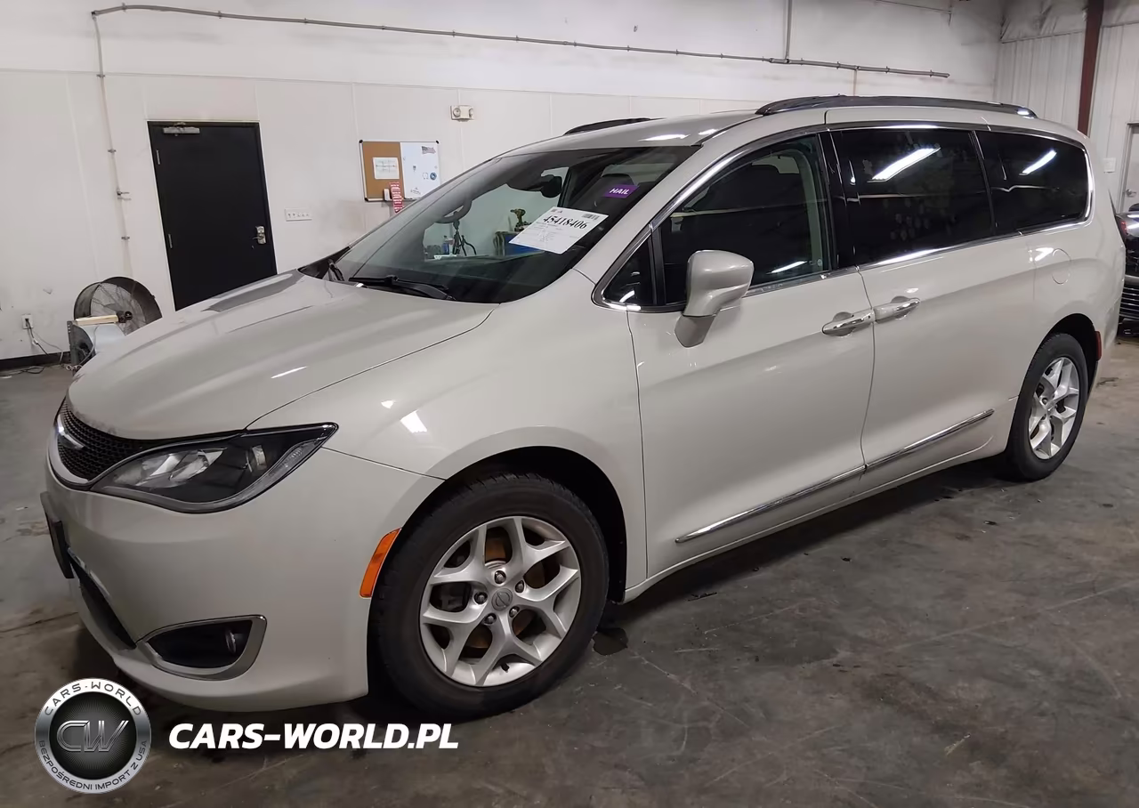 2017 Chrysler Pacifica Touring-L Plus VIN:2C4RC1EG3HR585569 - 2