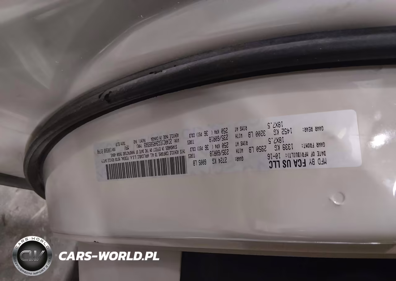 2017 Chrysler Pacifica Touring-L Plus VIN:2C4RC1EG3HR585569 - 9