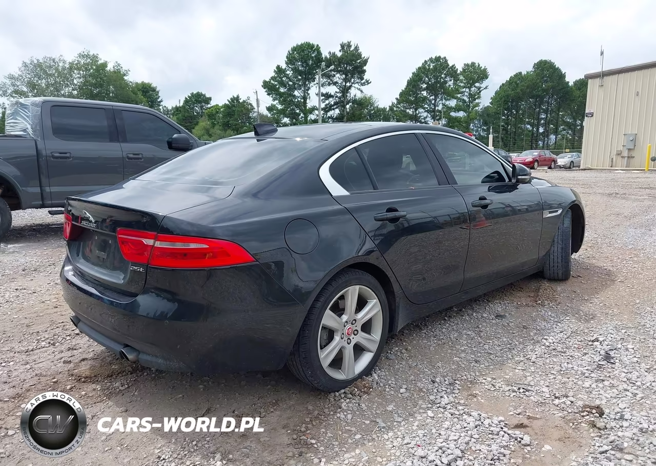 2017 Jaguar Xe 25T Premium VIN:SAJAD4BG6HA952499 - 4