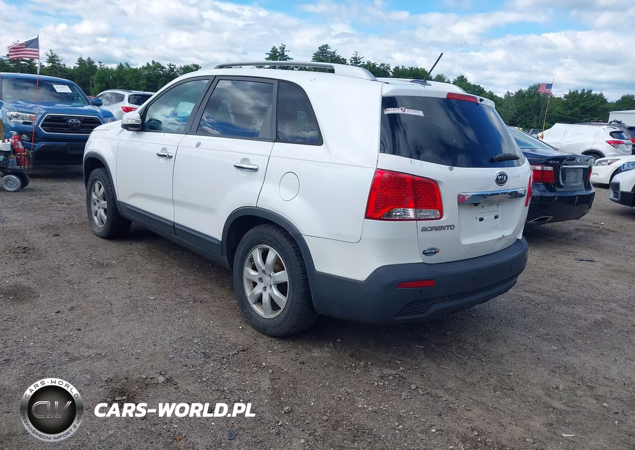 2011 Kia Sorento Lx VIN:5XYKT4A14BG033921 - 3