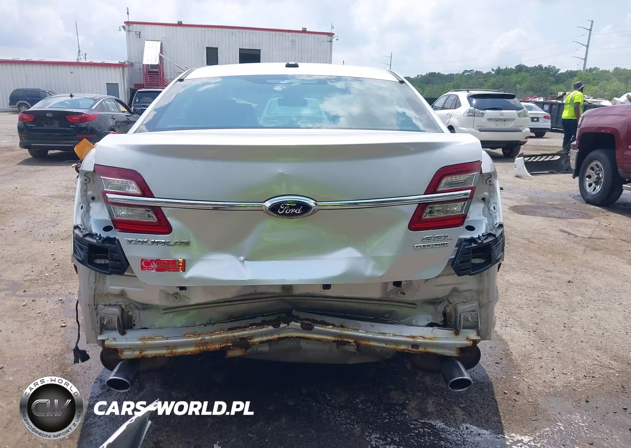 2015 Ford Taurus Sel VIN:1FAHP2E81FG142727 - 17