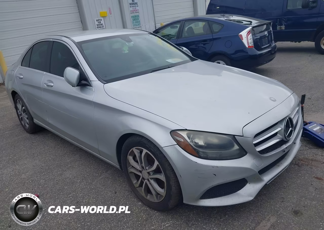 2015 Mercedes-Benz C 300 – zdjęcie 1 z 17