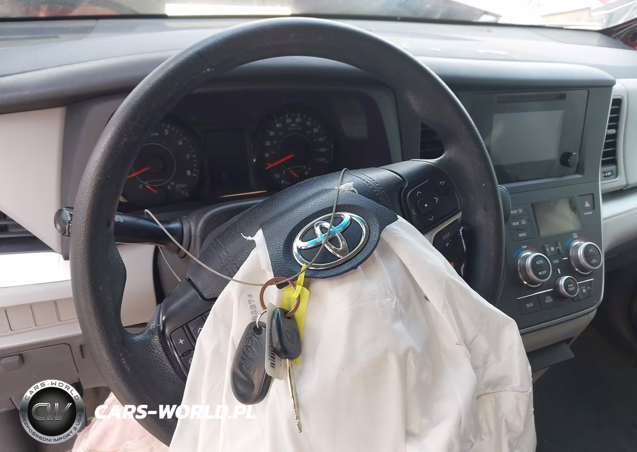 2015 Toyota Sienna L 7 Passenger VIN:5TDZK3DC2FS586097 - 11