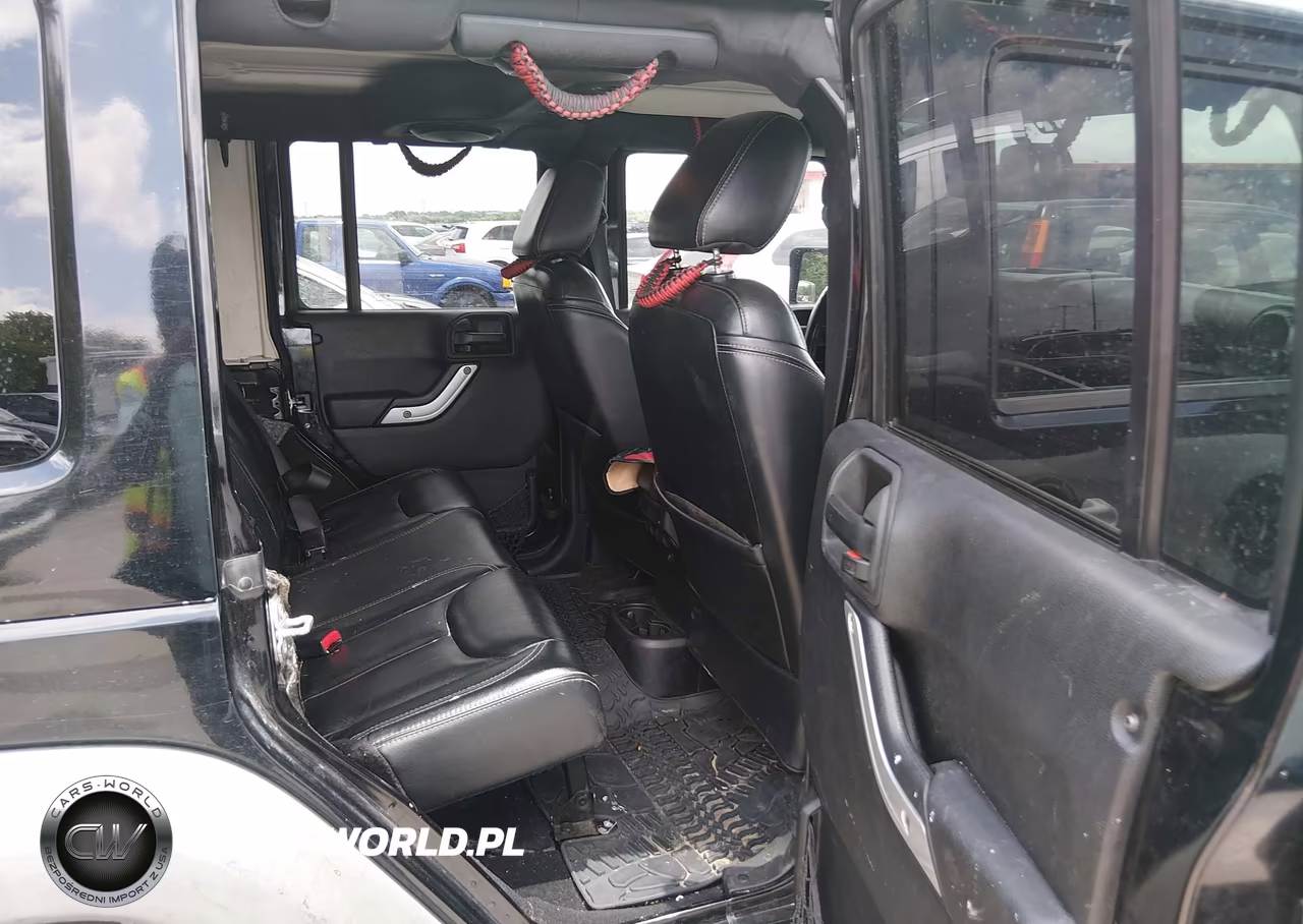 2014 Jeep Wrangler Unlimited Rubicon VIN:1C4BJWFG3EL158111 - 8