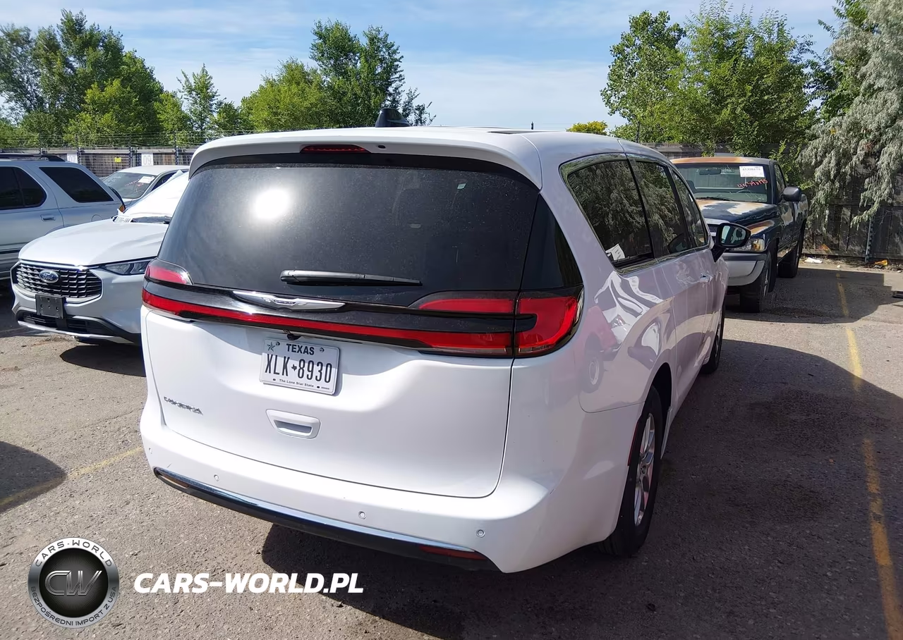 2026 Chrysler Pacifica Select VIN:2C4RC1BGXTR186106 - 4