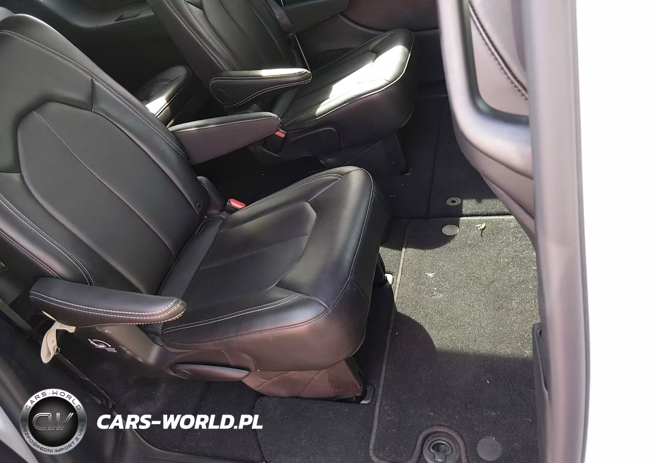 2026 Chrysler Pacifica Select VIN:2C4RC1BGXTR186106 - 8
