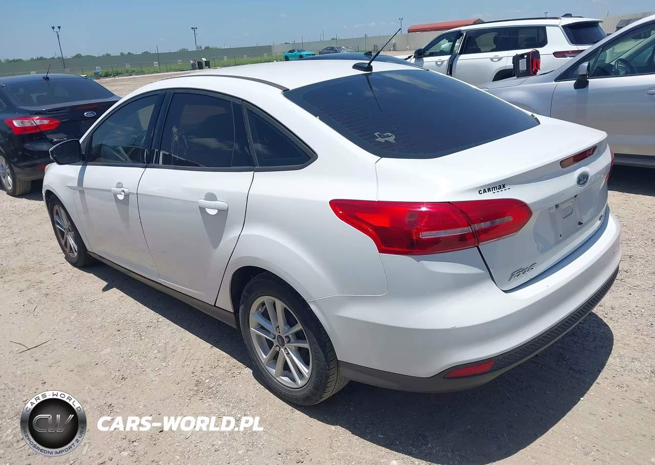 2016 Ford Focus Se VIN:1FADP3F22GL401684 - 3