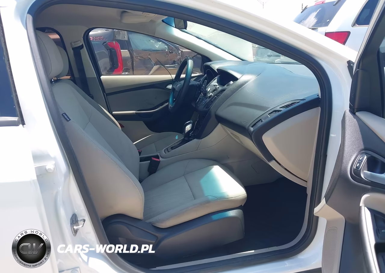 2016 Ford Focus Se VIN:1FADP3F22GL401684 - 5