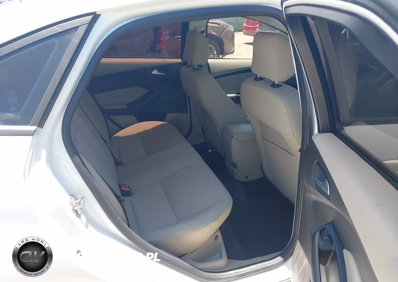 2016 Ford Focus Se VIN:1FADP3F22GL401684 - 8