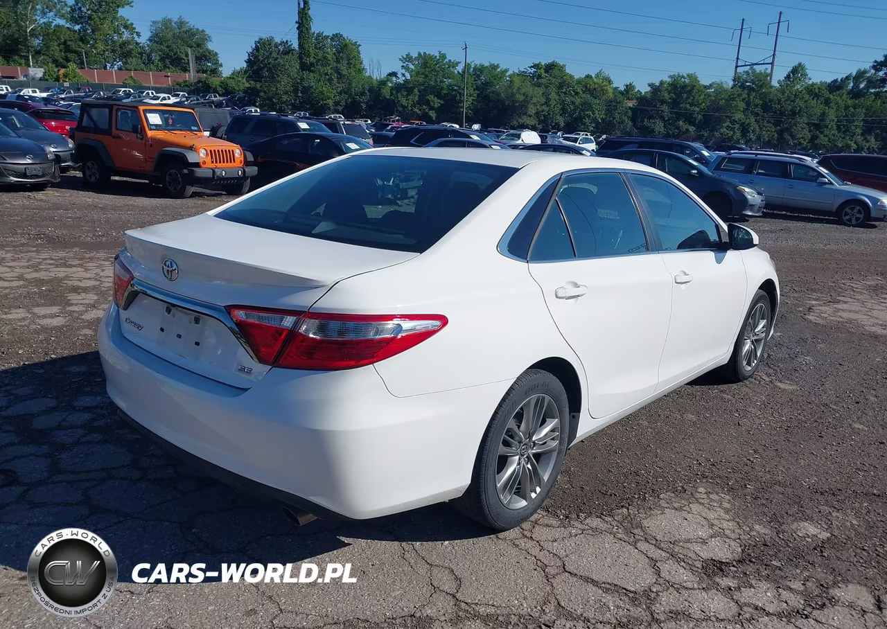 2016 Toyota Camry Se VIN:4T1BF1FK6GU215709 - 4