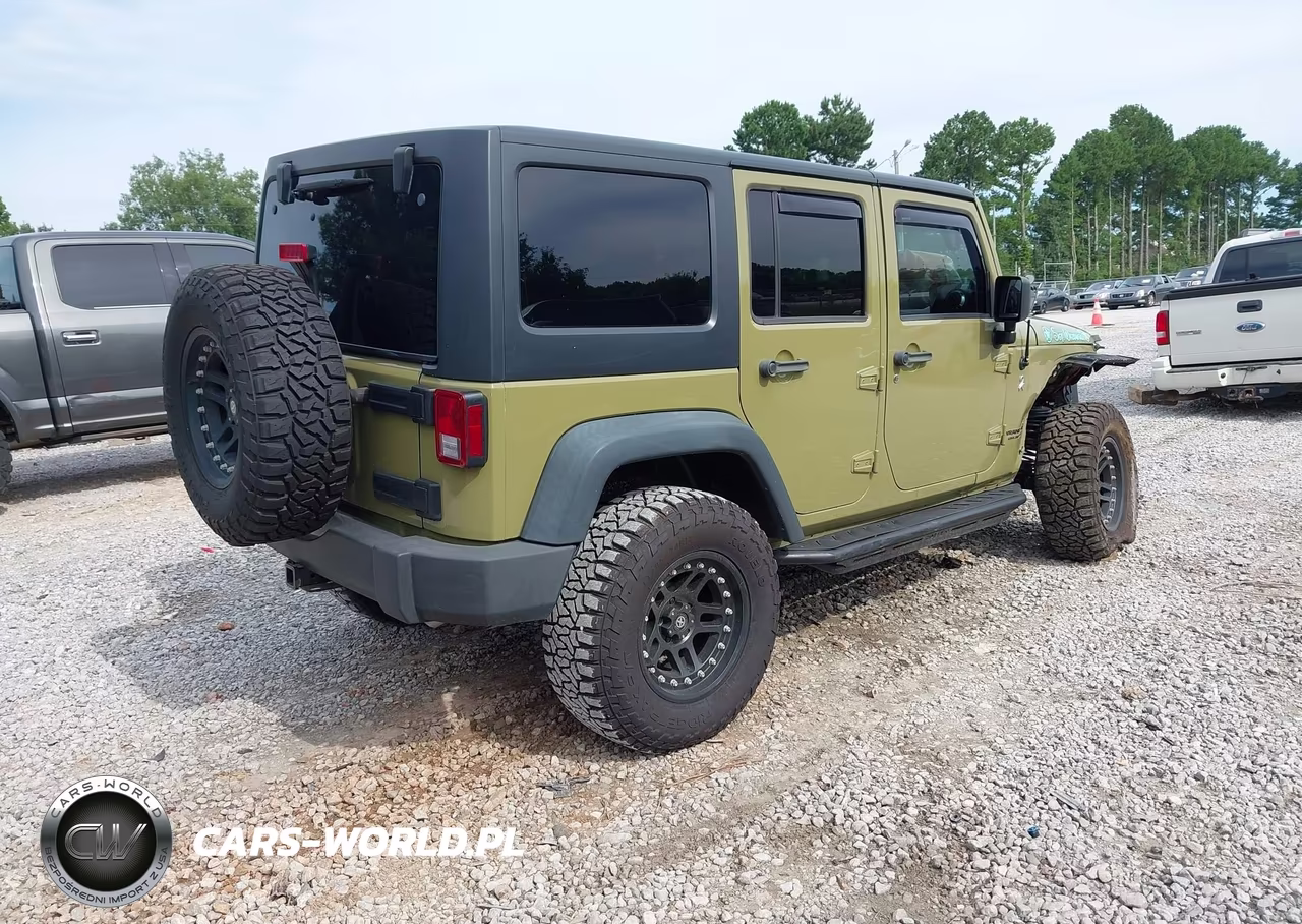 2013 Jeep Wrangler Unlimited Rubicon VIN:1C4BJWFGXDL571867 - 4