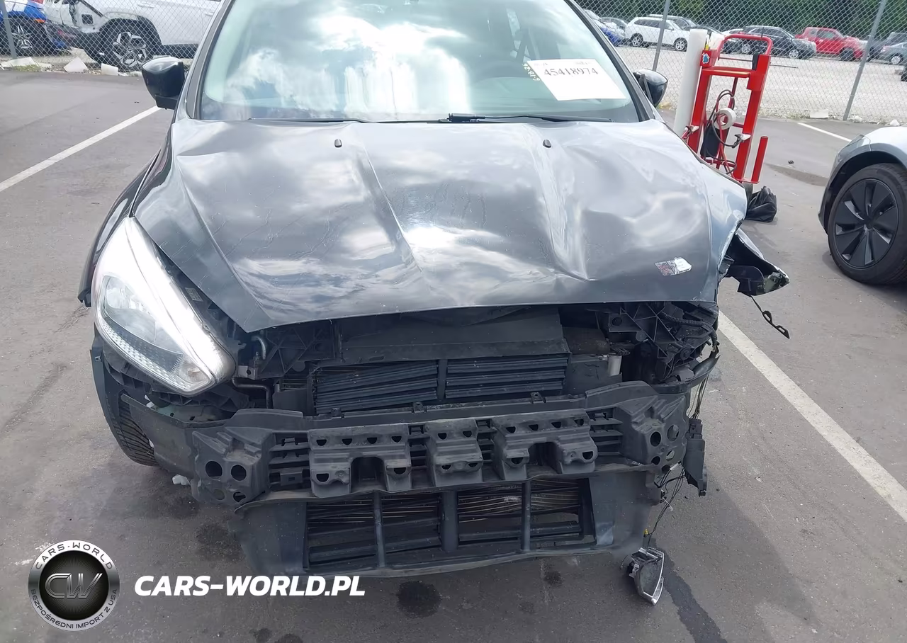 2018 Ford Focus Se VIN:1FADP3K29JL227612 - 12