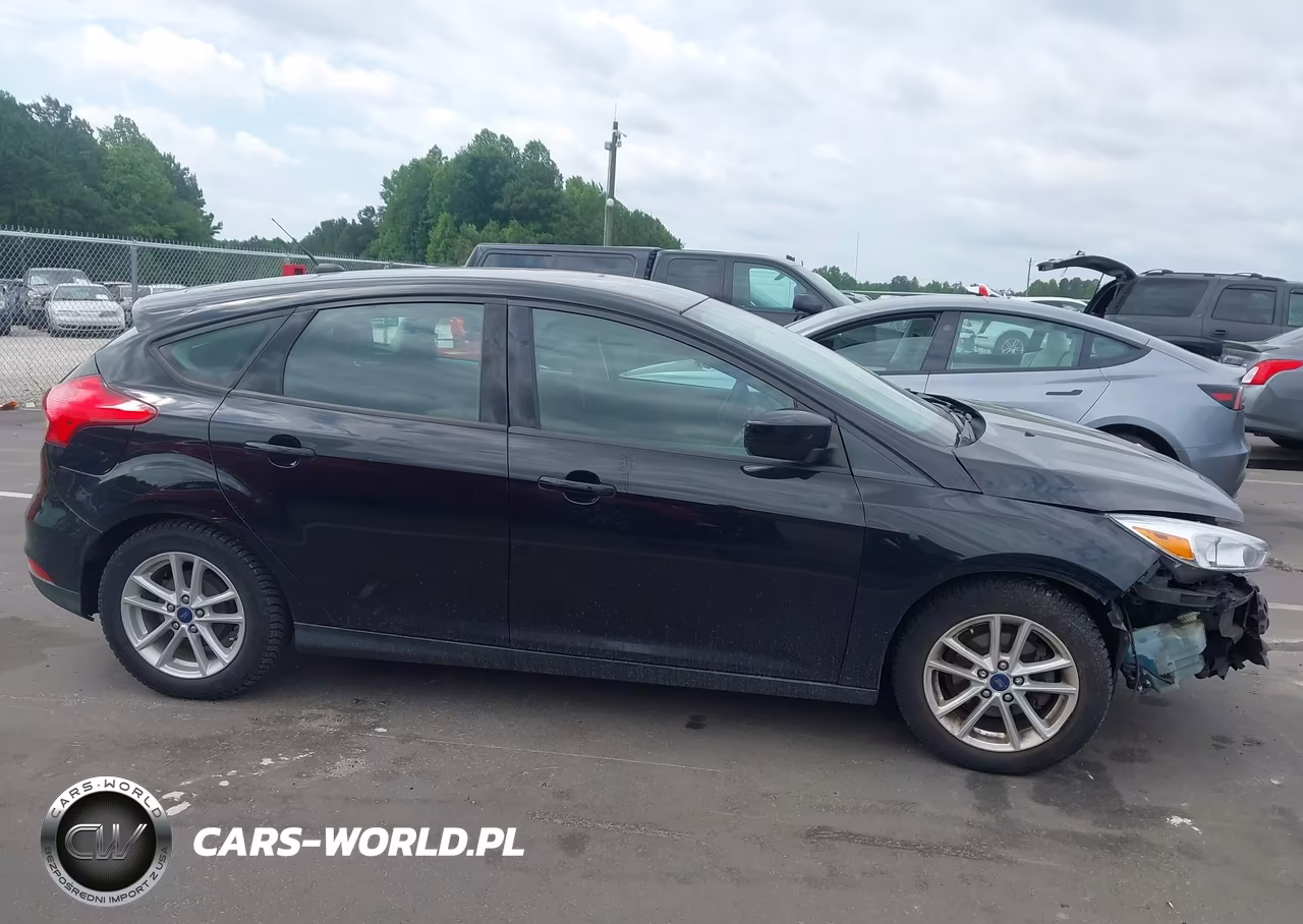 2018 Ford Focus Se VIN:1FADP3K29JL227612 - 13