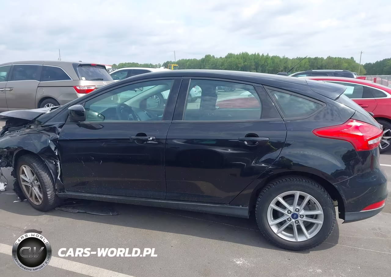 2018 Ford Focus Se VIN:1FADP3K29JL227612 - 14