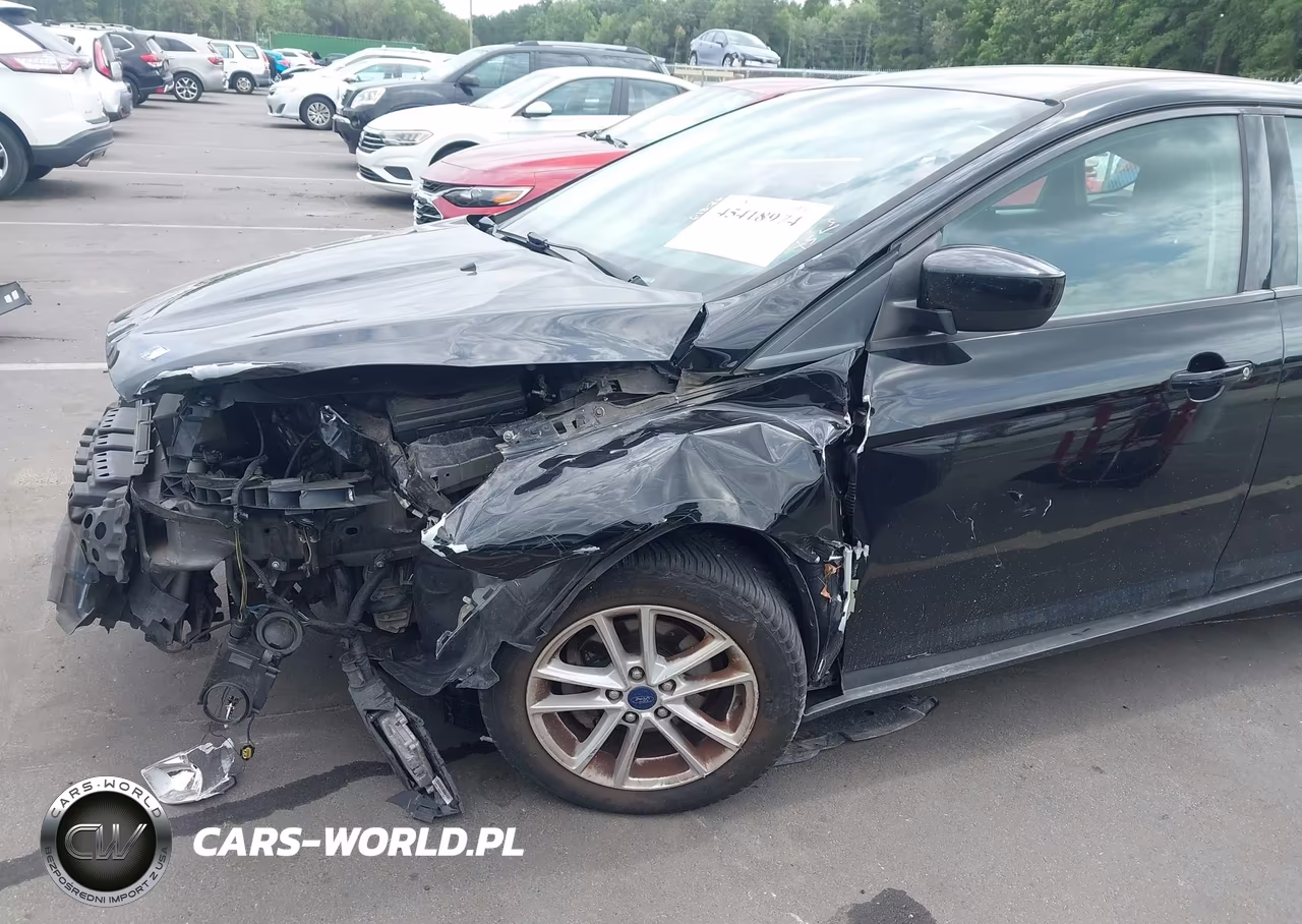 2018 Ford Focus Se VIN:1FADP3K29JL227612 - 17