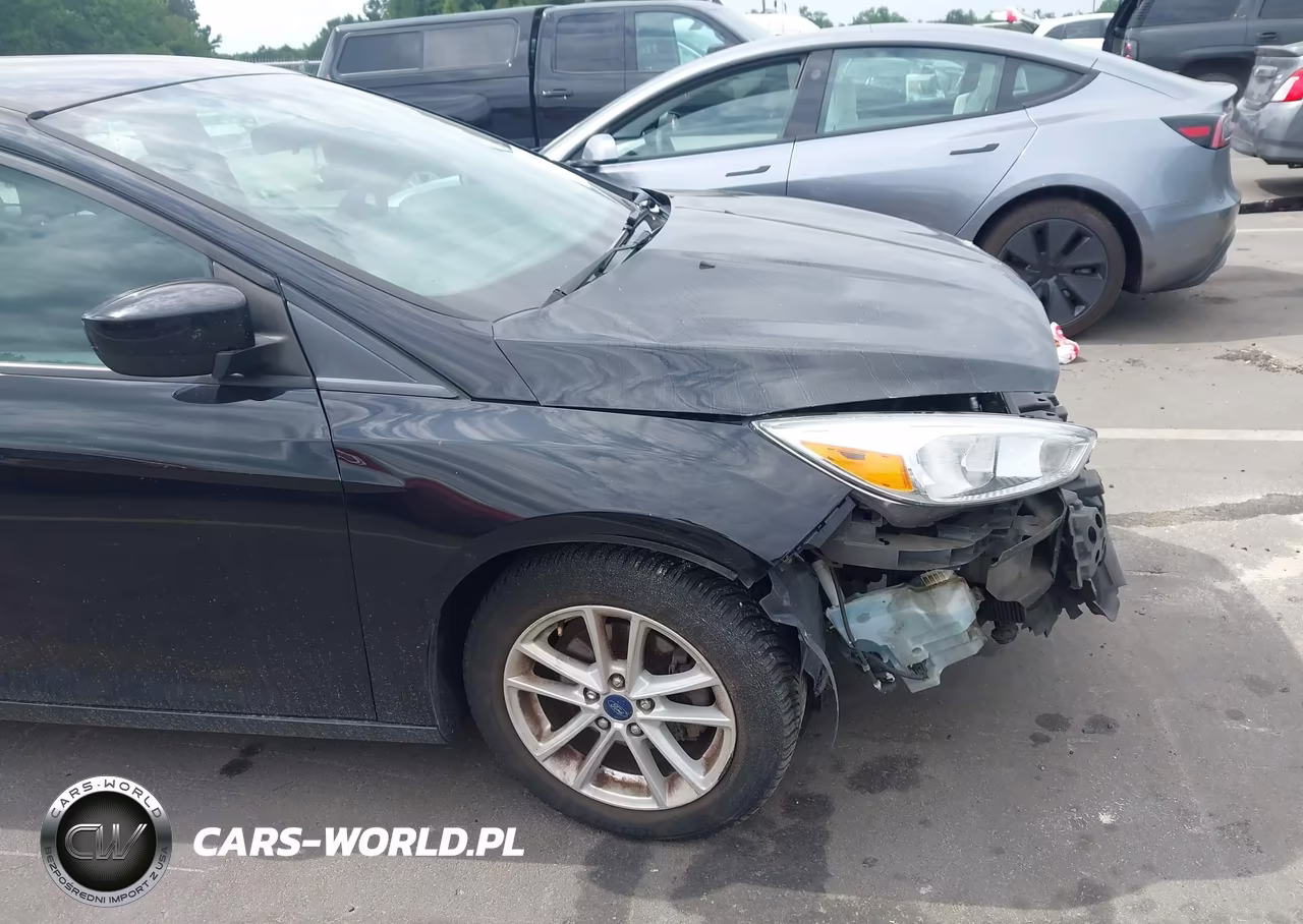 2018 Ford Focus Se VIN:1FADP3K29JL227612 - 18