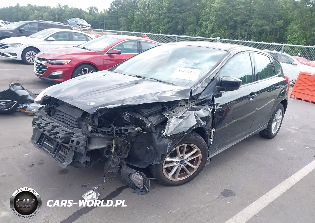 2018 Ford Focus Se VIN:1FADP3K29JL227612 - 2