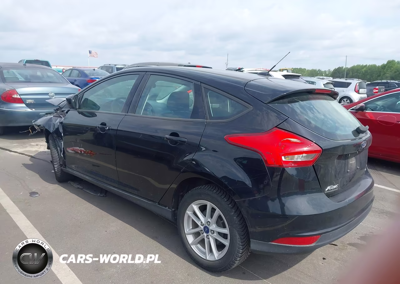 2018 Ford Focus Se VIN:1FADP3K29JL227612 - 3