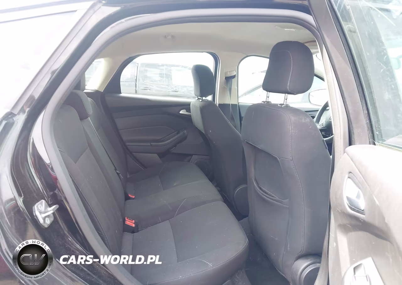 2018 Ford Focus Se VIN:1FADP3K29JL227612 - 8