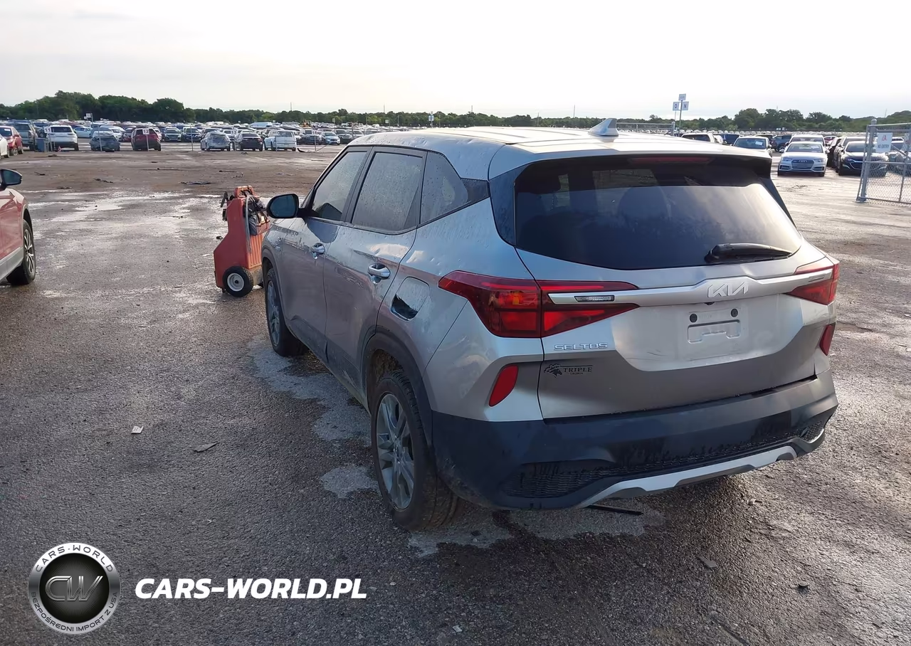 2022 Kia Seltos Lx VIN:KNDEPCAAXN7320113 - 3