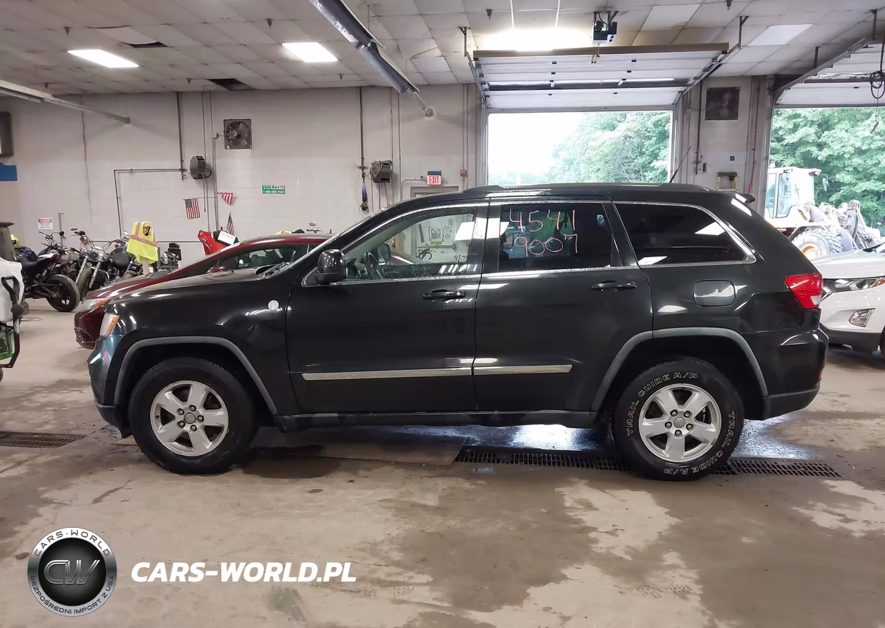 2011 Jeep Grand Cherokee Laredo VIN:1J4RR4GG0BC535381 - 12