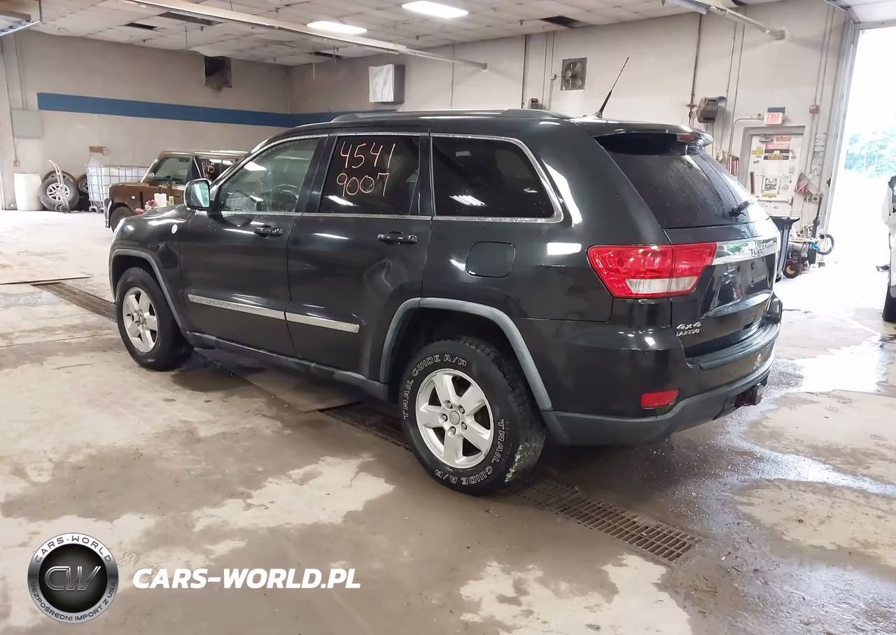 2011 Jeep Grand Cherokee Laredo VIN:1J4RR4GG0BC535381 - 3