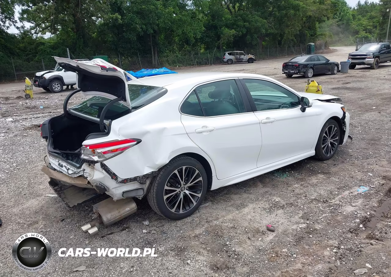 2018 Toyota Camry Se VIN:4T1B11HK8JU668328 - 4
