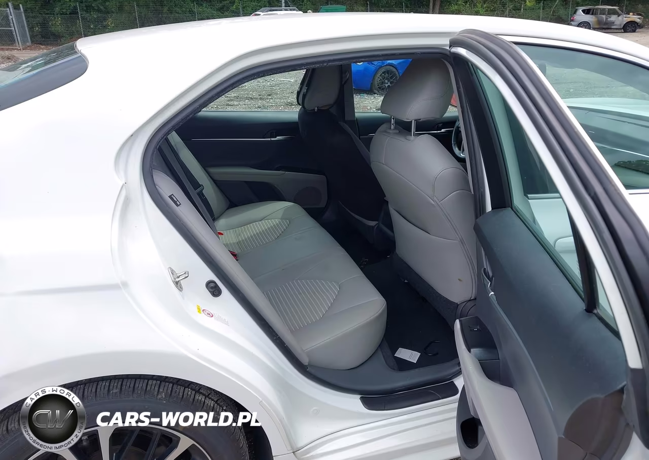 2018 Toyota Camry Se VIN:4T1B11HK8JU668328 - 8