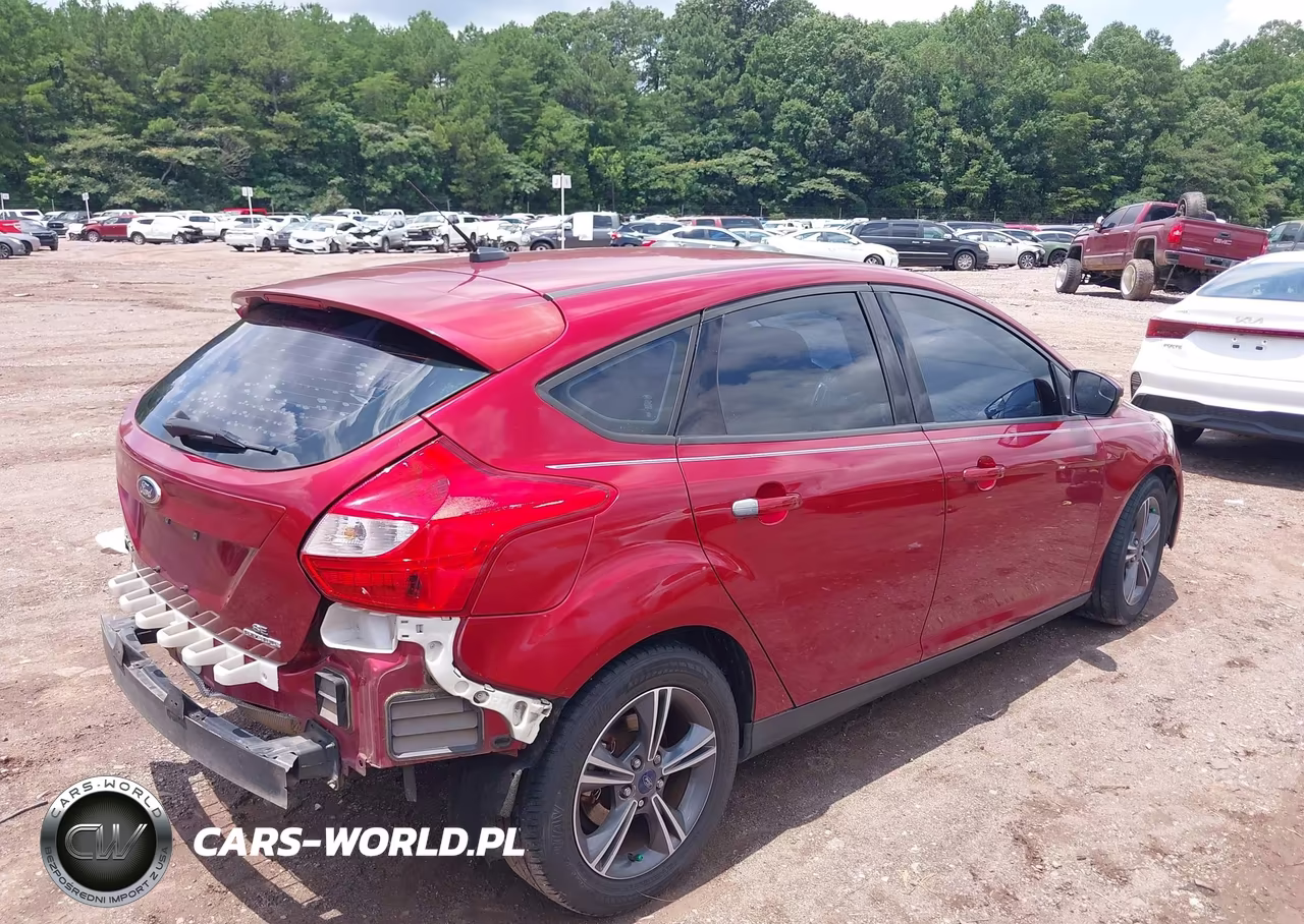 2014 Ford Focus Se VIN:1FADP3K23EL425317 - 4