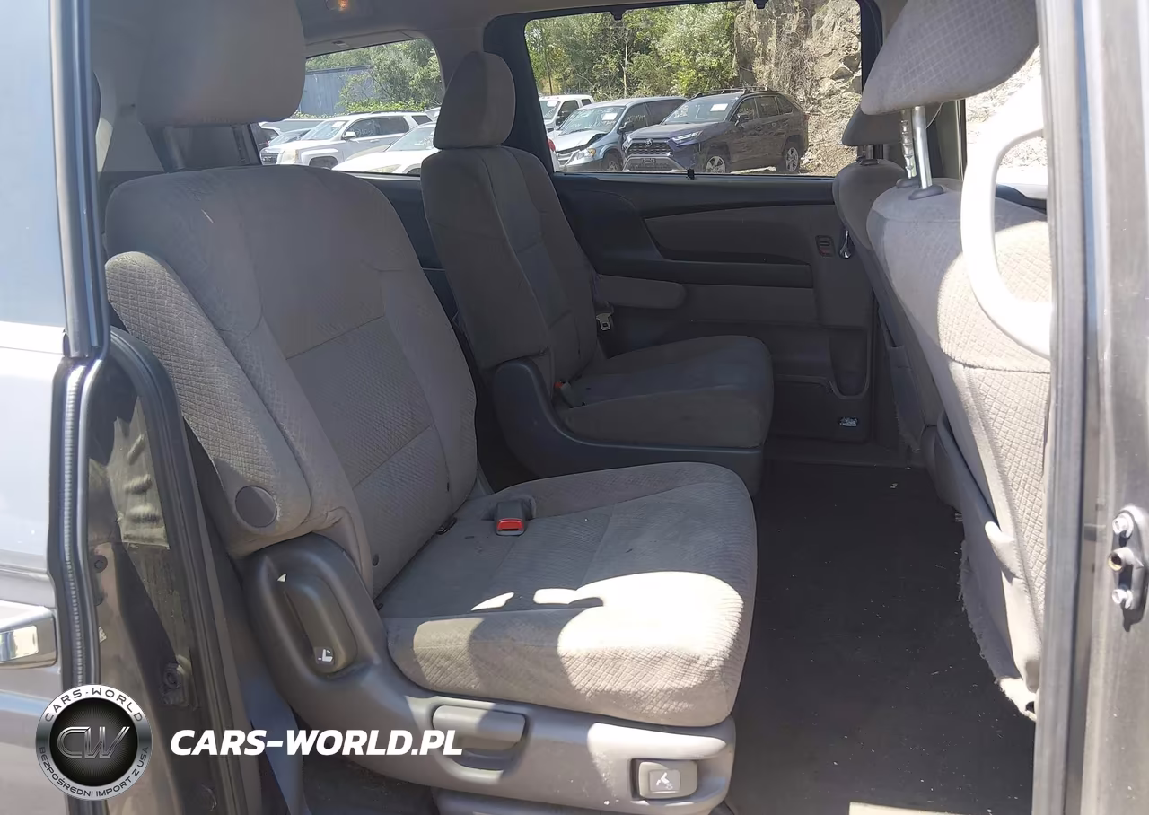 2016 Honda Odyssey Se VIN:5FNRL5H32GB117858 - 8