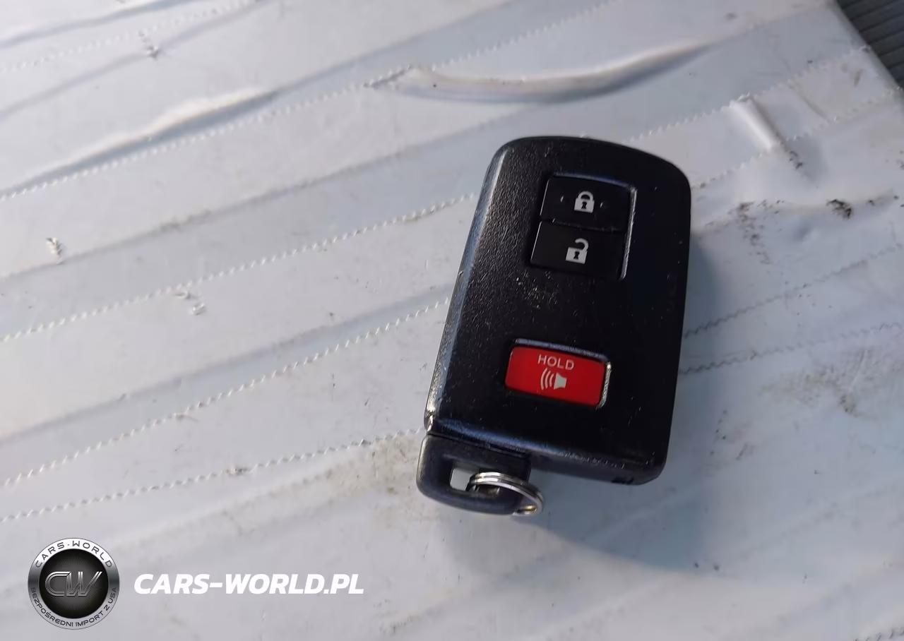 2013 Toyota Prius C Three VIN:JTDKDTB34D1050390 - 11