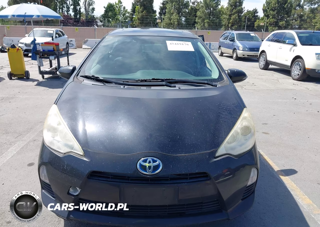 2013 Toyota Prius C Three VIN:JTDKDTB34D1050390 - 12