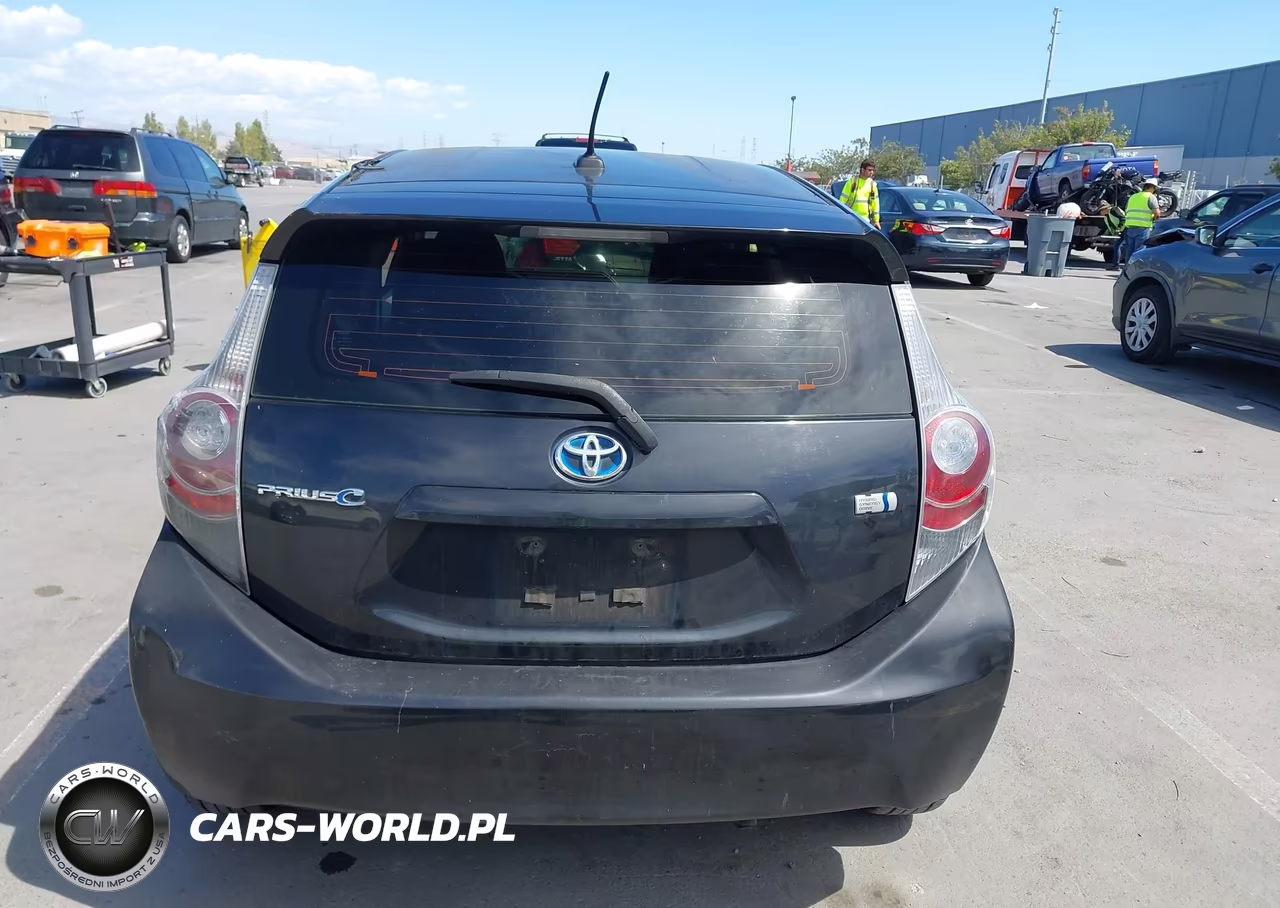 2013 Toyota Prius C Three VIN:JTDKDTB34D1050390 - 16