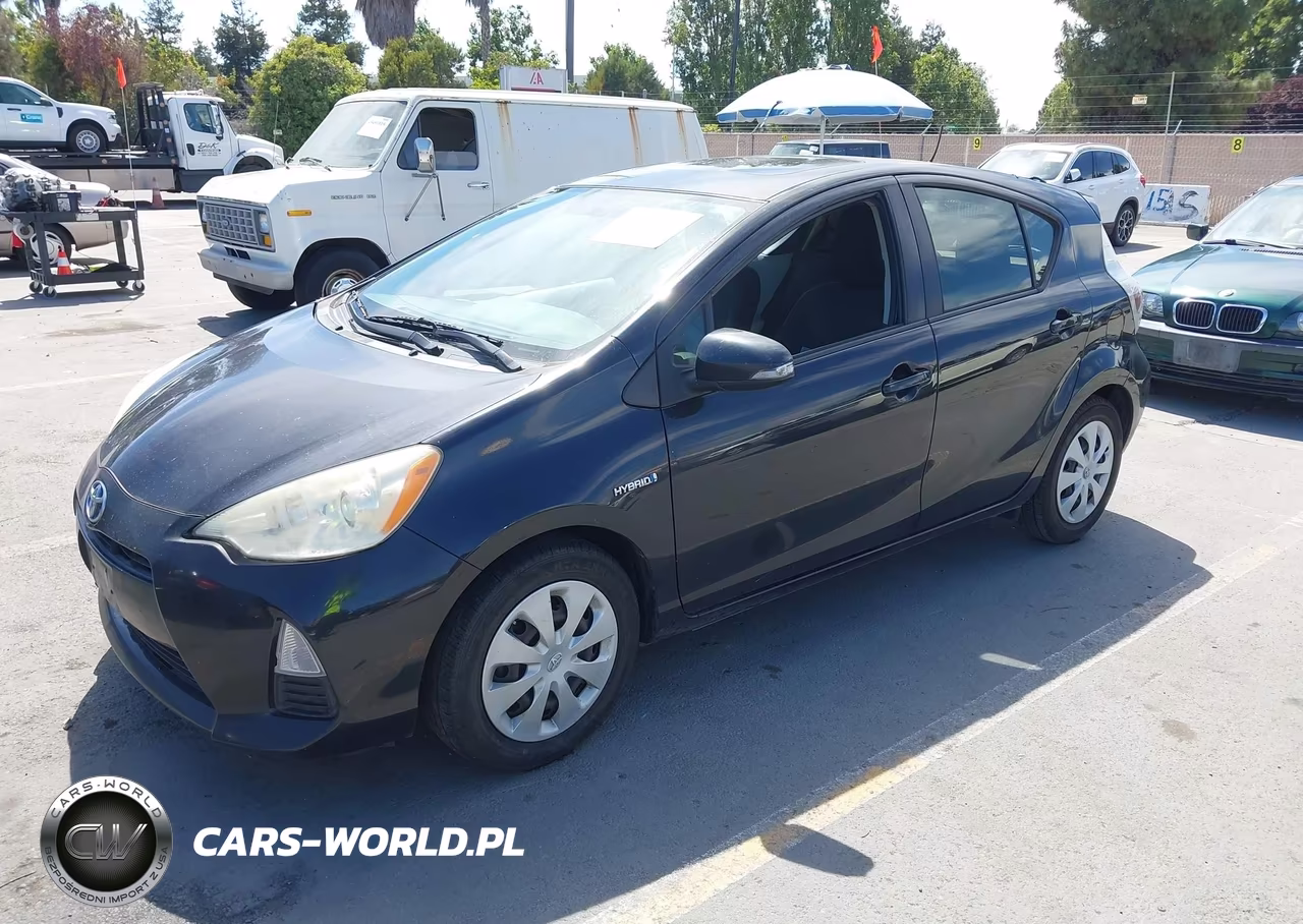 2013 Toyota Prius C Three VIN:JTDKDTB34D1050390 - 2