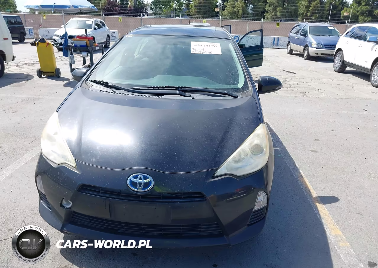 2013 Toyota Prius C Three VIN:JTDKDTB34D1050390 - 6
