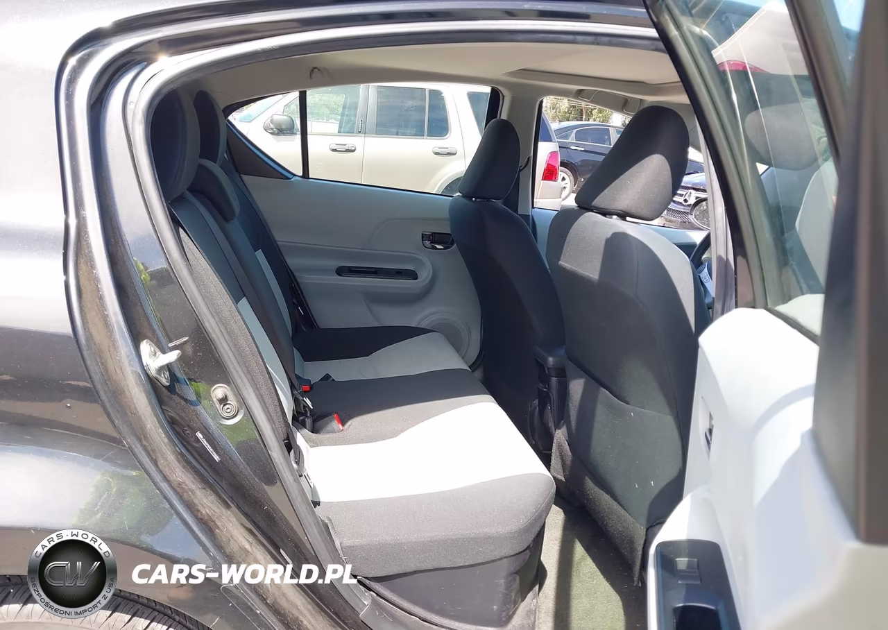 2013 Toyota Prius C Three VIN:JTDKDTB34D1050390 - 8
